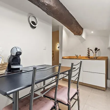 Center Apartment *